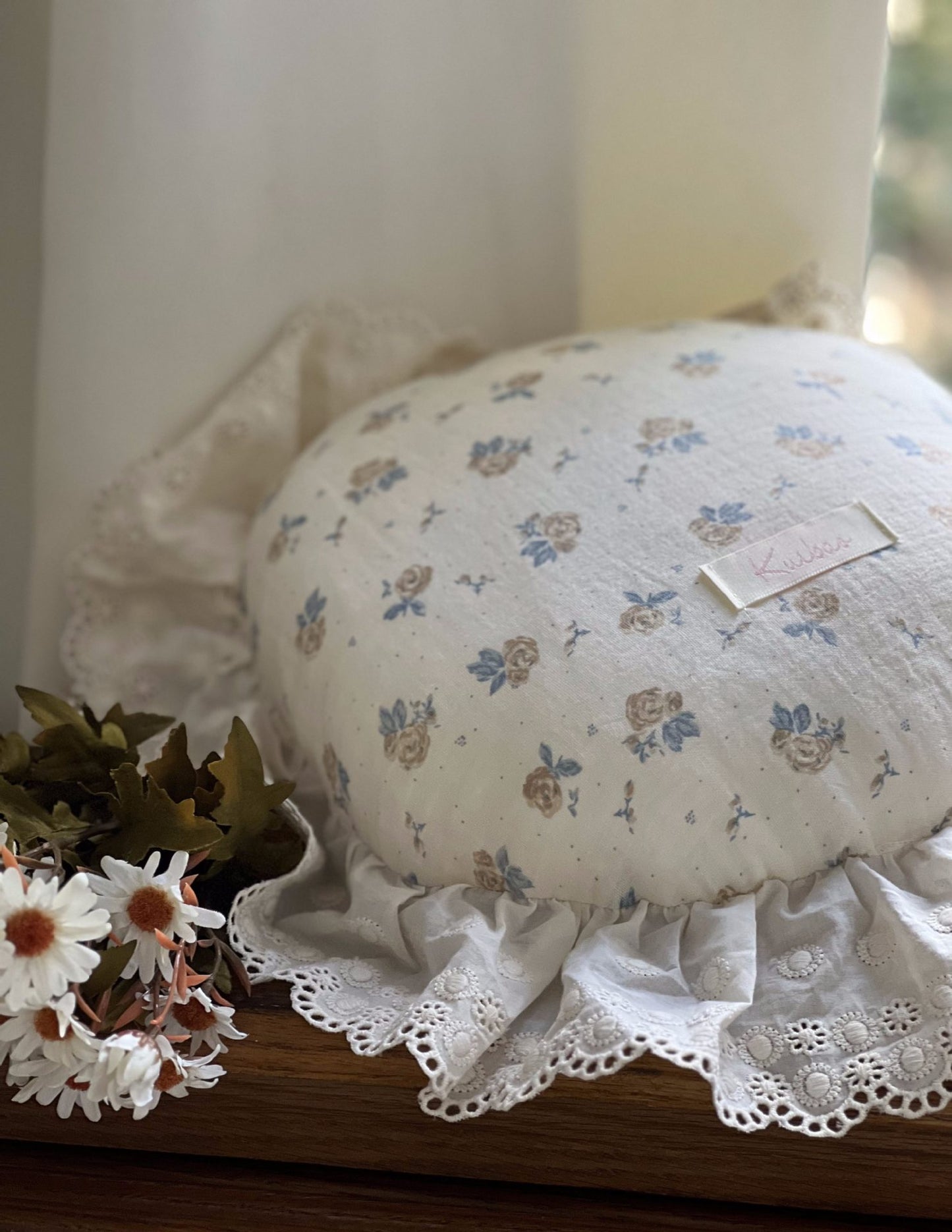 French retro small round throw pillow cotton ruffled edge round cushion sofa bedroom waist photo decorative pillow