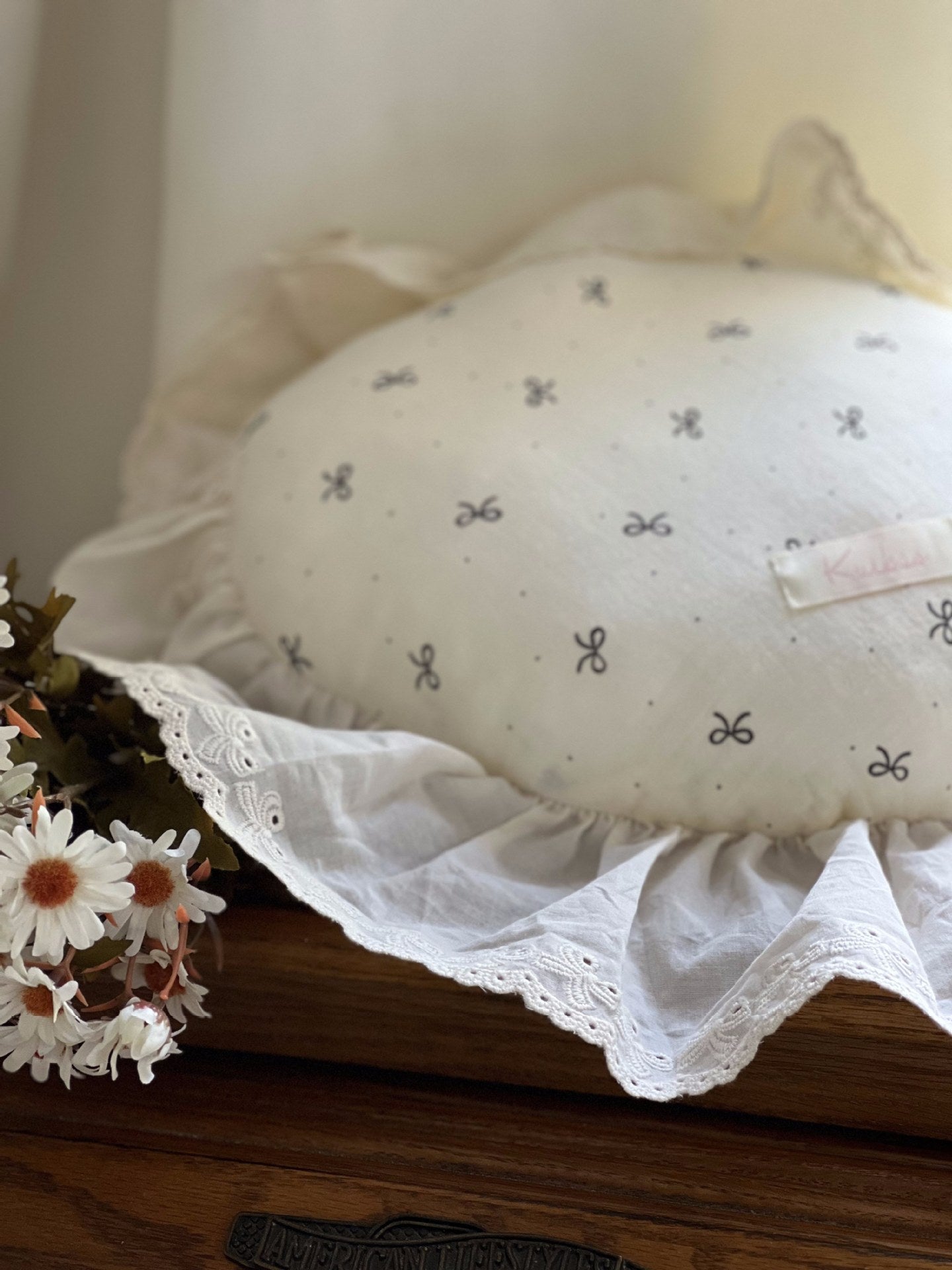 French retro small round throw pillow cotton ruffled edge round cushion sofa bedroom waist photo decorative pillow